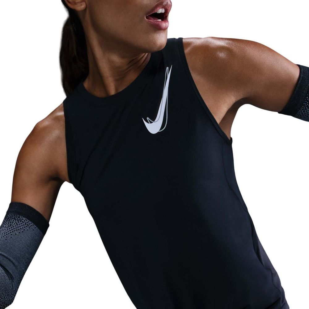 Camiseta-Nike-One-Swoosh-|-Feminina